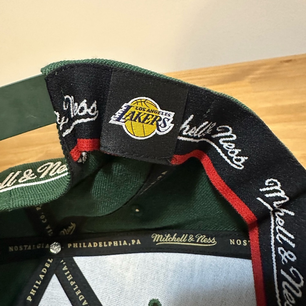NWT La Lakers Mitchell & Ness Green Cap - Picture 4 of 10